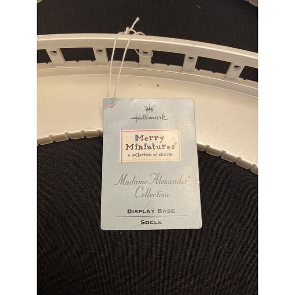 Madame Alexander “Merry Miniatures” Display Base & 7 Keepsake Collection Dolls - Picture 2 of 16